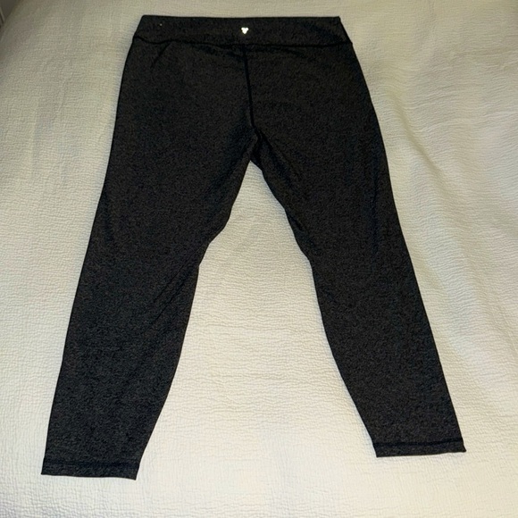 Brand new Old Navy High Rise Cloud+ 7/8 Ankle Leggings, XL - Picture 11 of 15